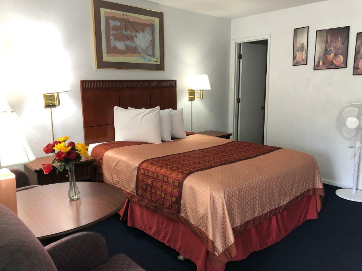 Best Budget Inn リーズポート エクステリア 写真